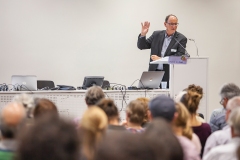 Prof. Dr. Dr. Urs Niggli:  Agrarökologie gehört ins Curriculum jeder Universität. Technologie allein nützt wenig, es braucht auch eine Mässigung von Konsum, Reduktion von Foodwaste auf der ganzen Lebensmittelkette, kohärente Politik ...